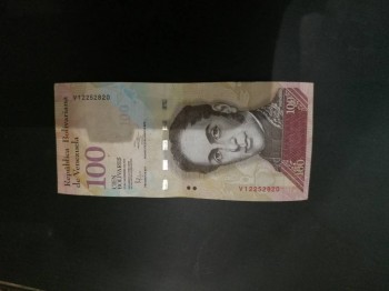 Продам 100 болливар Венесуэлла 2012 год - IMG_20171224_163030.jpg